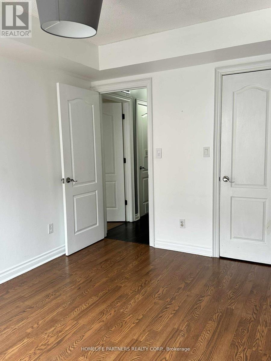 10 - 605 Shoreline Drive, Mississauga, Ontario  L5B 4K3 - Photo 9 - W12761174