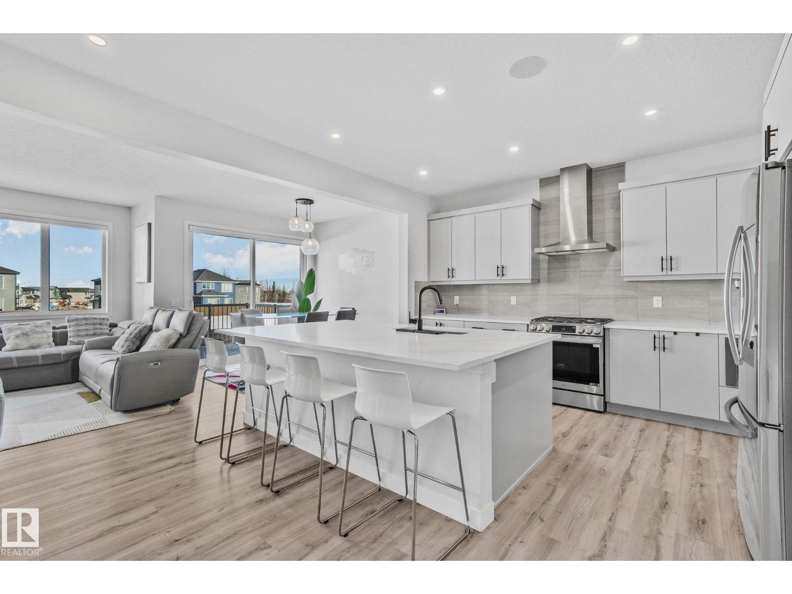 15816 29 AV SW, edmonton, Alberta