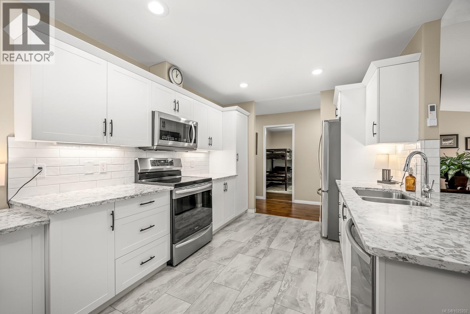 28 3100 Kensington Cres, Courtenay, British Columbia  V9N 8Z9 - Photo 9 - 1025202