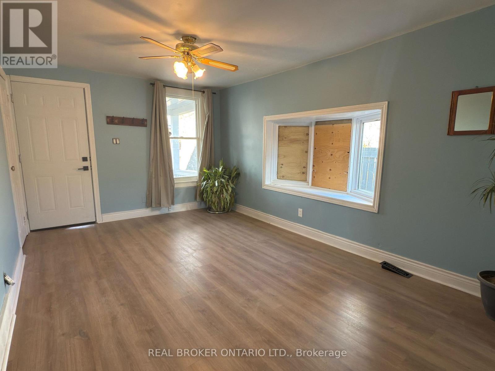 82 Page Street, St. Catharines, Ontario  L2R 4A9 - Photo 4 - X12761016