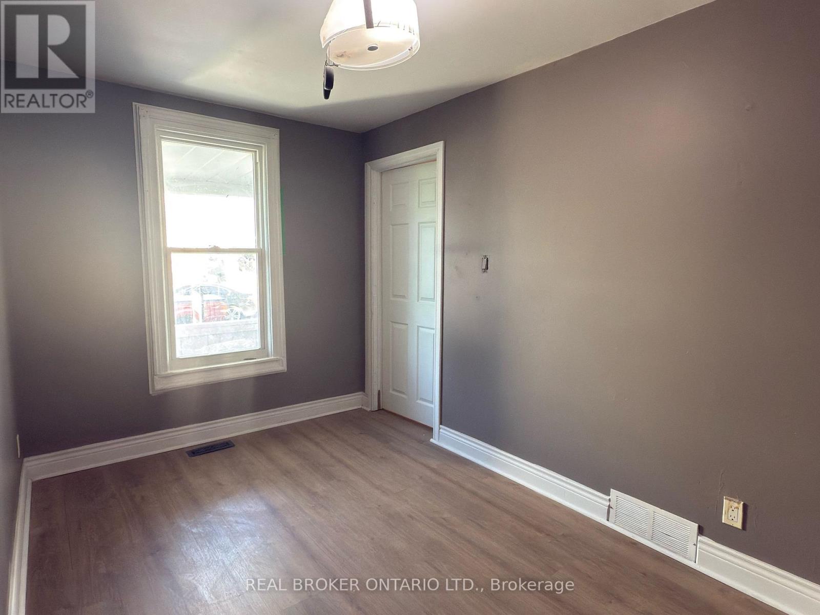 82 Page Street, St. Catharines, Ontario  L2R 4A9 - Photo 7 - X12761016