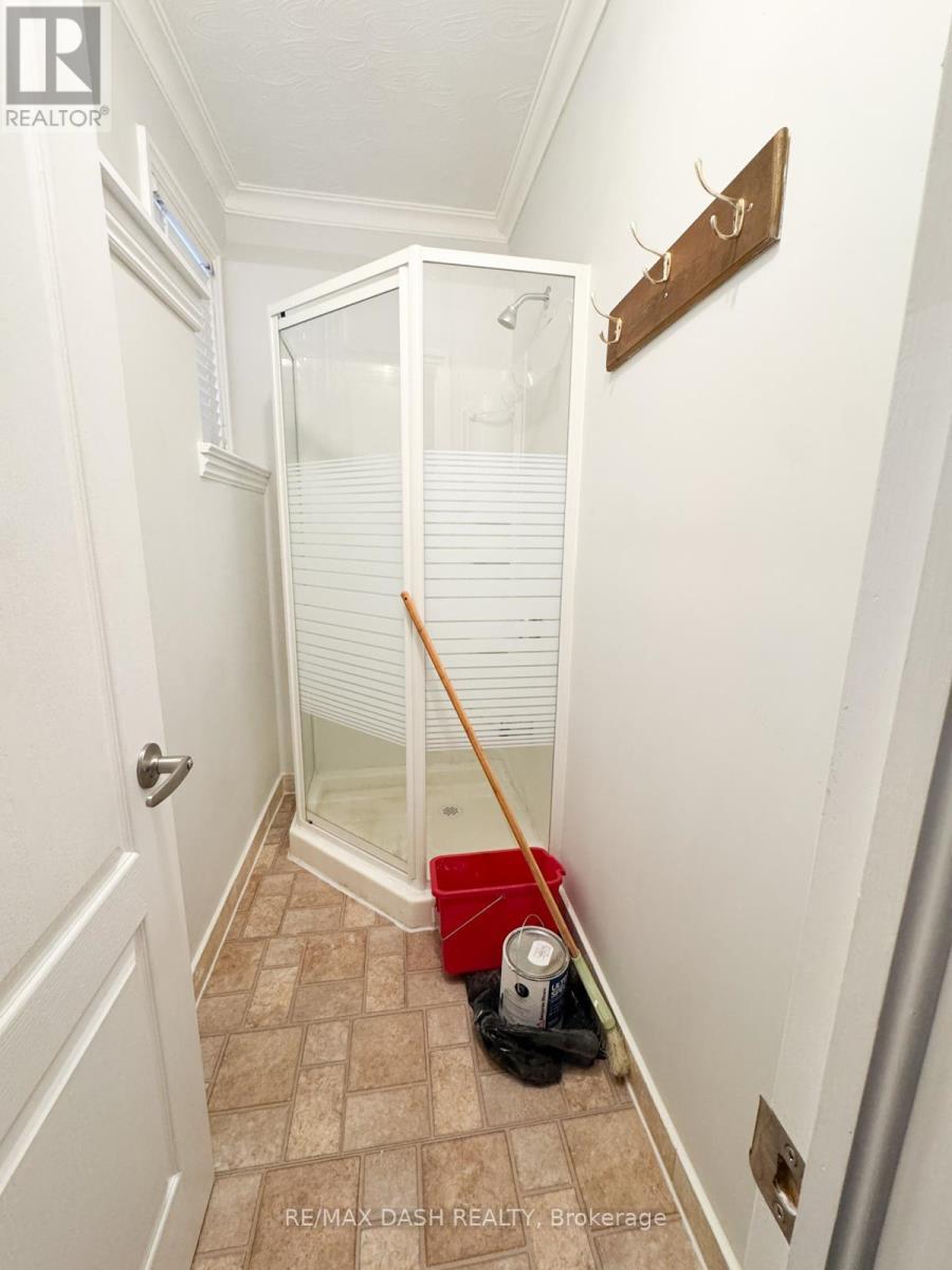 Main Fl - 1529 Queen Street E, Toronto (Greenwood-Coxwell), Ontario  M4L 1E5 - Photo 15 - E12760032