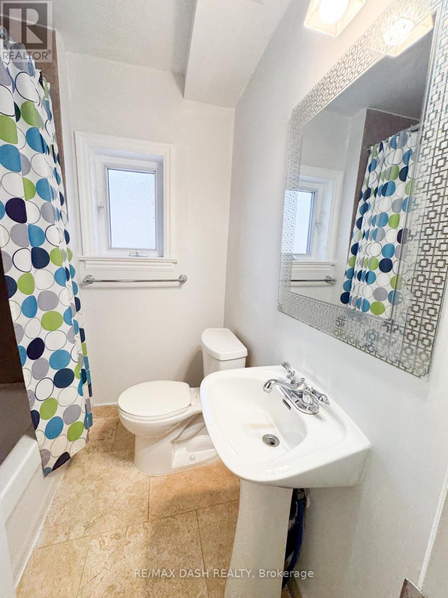 Main Fl - 1529 Queen Street E, Toronto (Greenwood-Coxwell), Ontario  M4L 1E5 - Photo 17 - E12760032