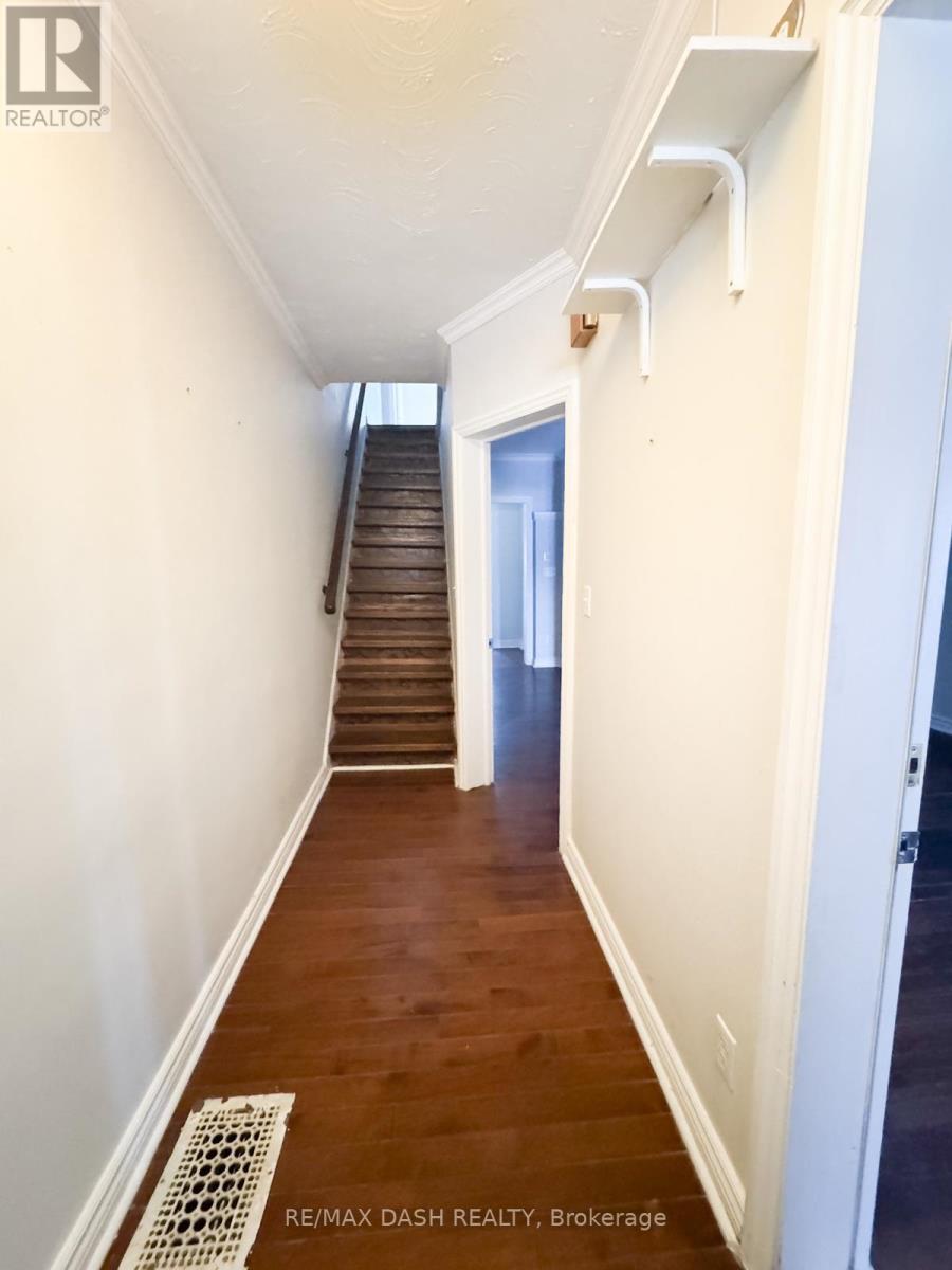 Main Fl - 1529 Queen Street E, Toronto (Greenwood-Coxwell), Ontario  M4L 1E5 - Photo 2 - E12760032