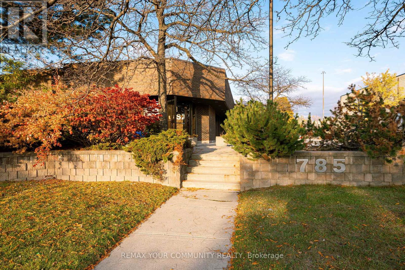 785 Arrow Road, Toronto (Humbermede), Ontario  M9M 2L4 - Photo 2 - W12541722