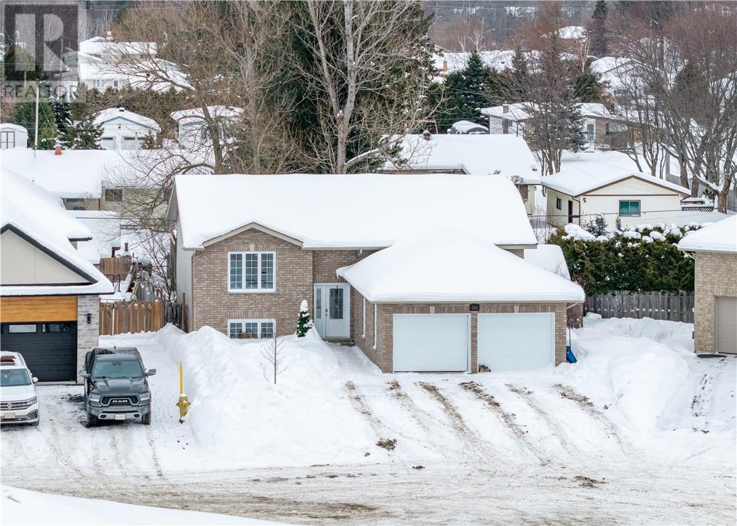2264 Boardwalk Avenue, Greater Sudbury, Ontario  P3N 0A6 - Photo 1 - 2126326