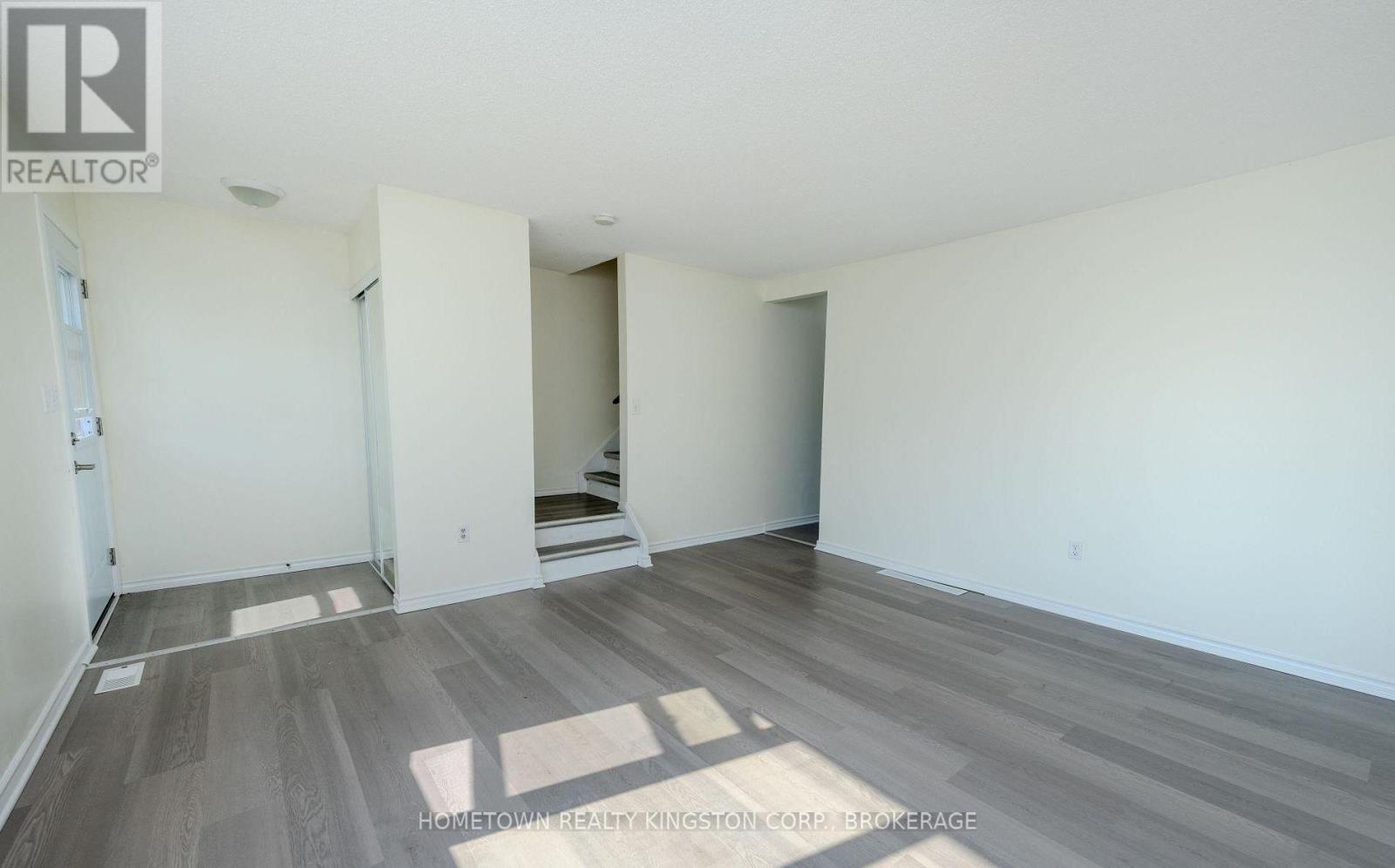 983 Oakview Avenue, Kingston (South Of Taylor-Kidd Blvd), Ontario  K7M 6W9 - Photo 5 - X12634040