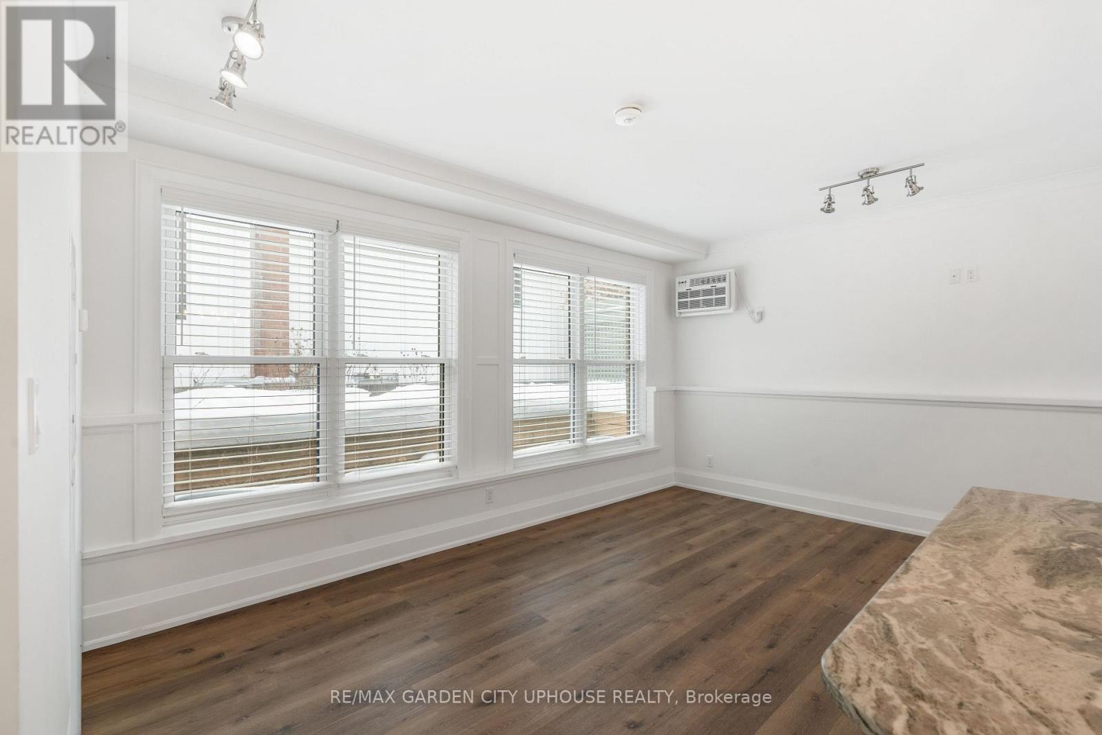 25 Cherry Street, St. Catharines, Ontario  L2R 5M5 - Photo 6 - X12653114