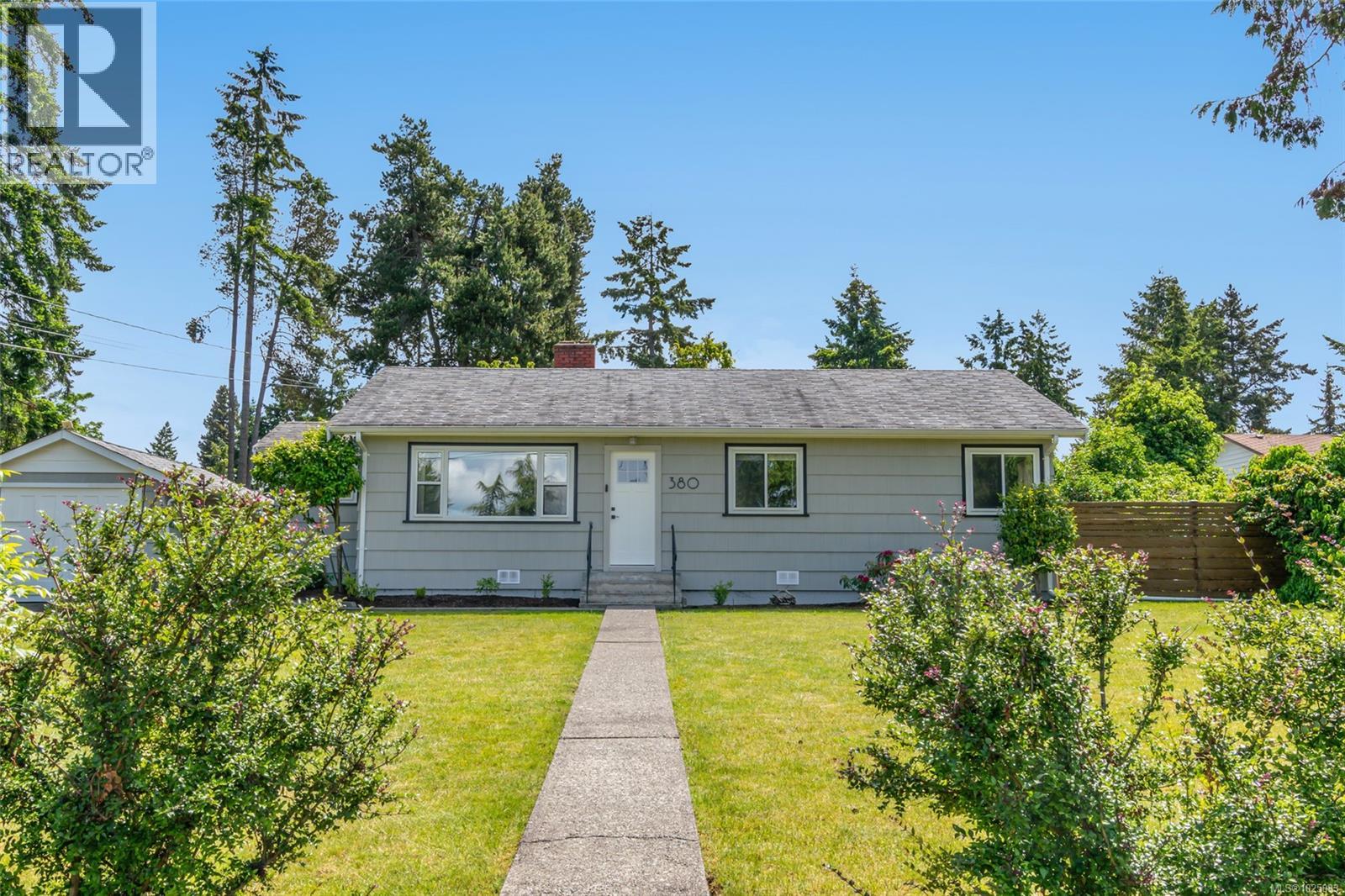 380 Hirst Ave W, Parksville, British Columbia  V9P 1K4 - Photo 2 - 1025093