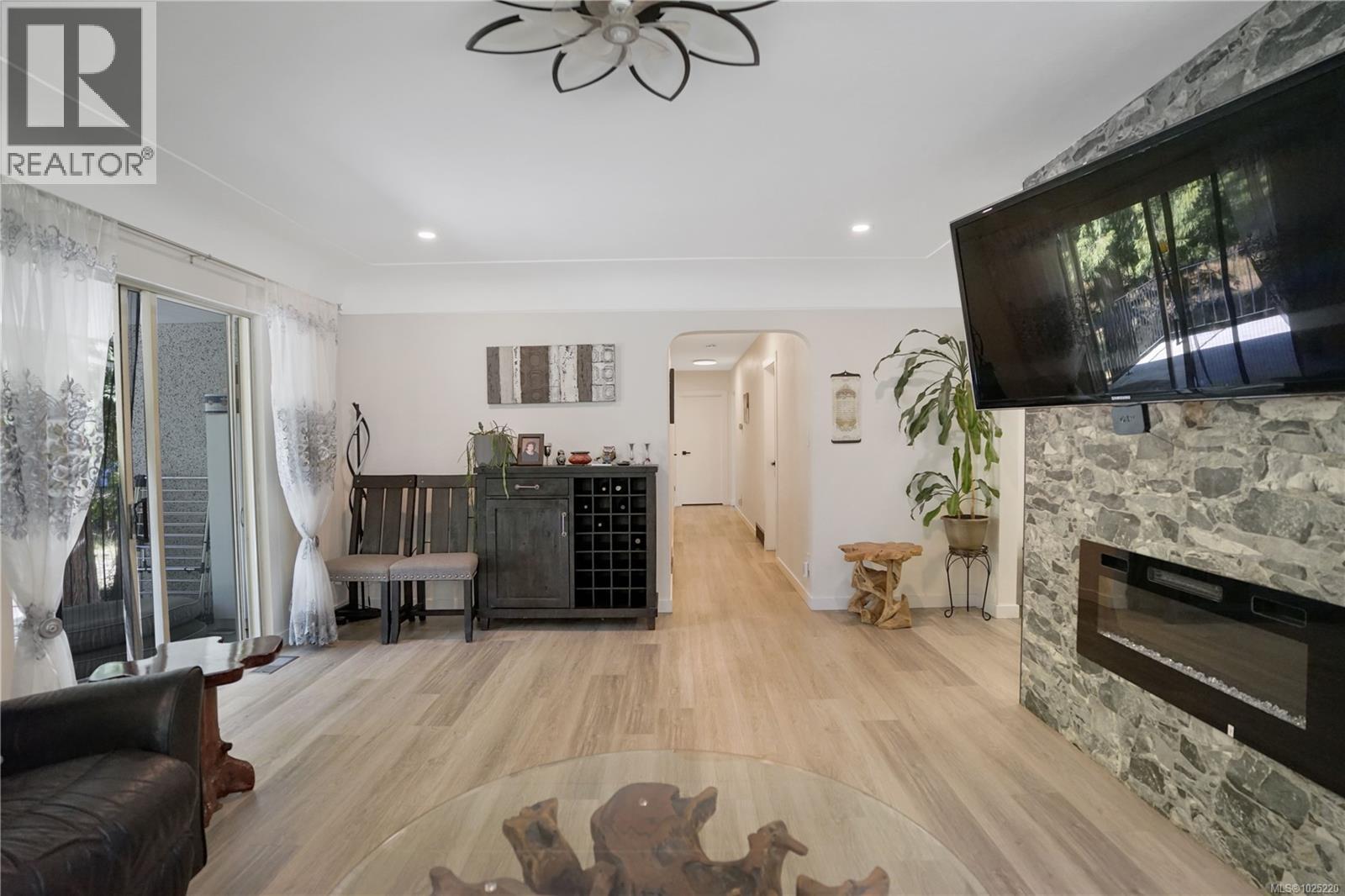 3090 Decourcy Dr, Nanaimo, British Columbia  V9G 1E2 - Photo 5 - 1025220