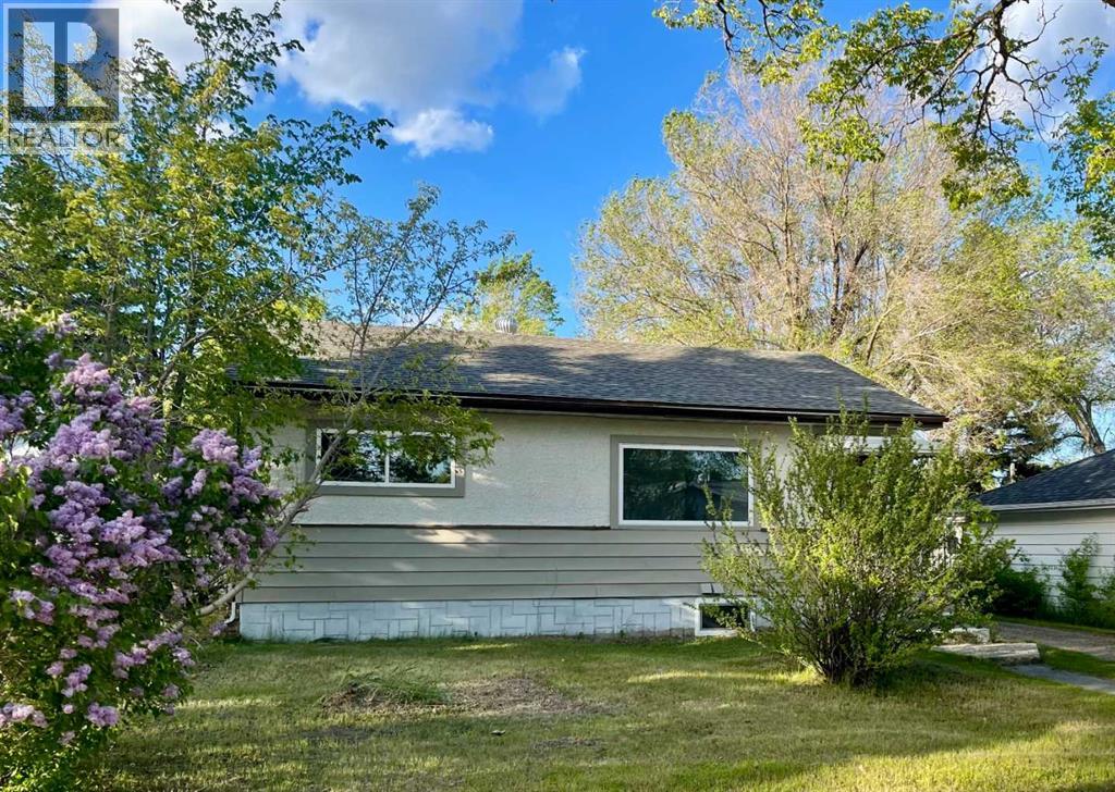 614 7 Avenue, Wainwright, Alberta  T9W 1B5 - Photo 2 - A2281290