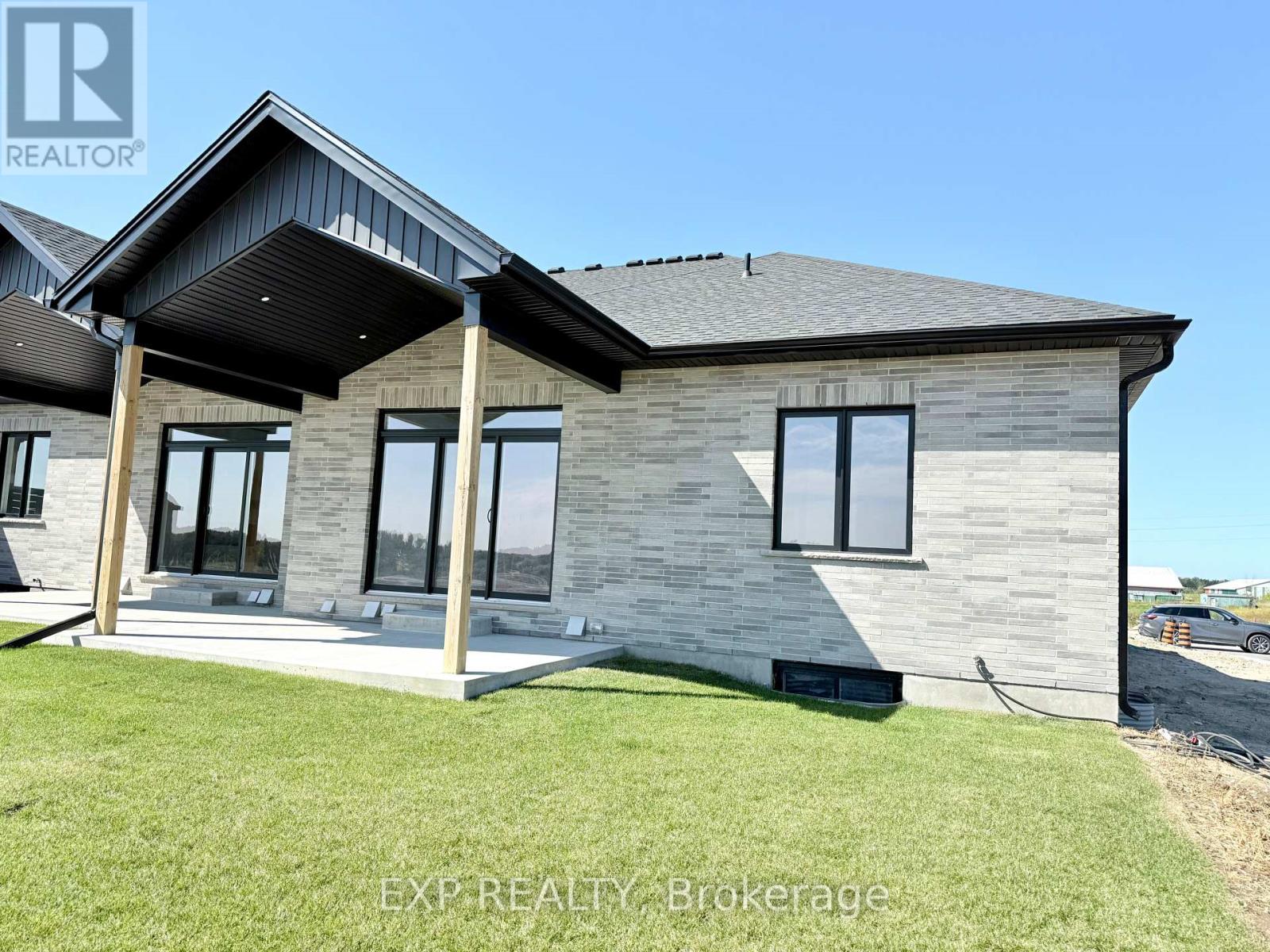 91 Bedell Drive, Mapleton, Ontario  N0G 1P0 - Photo 33 - X12395976