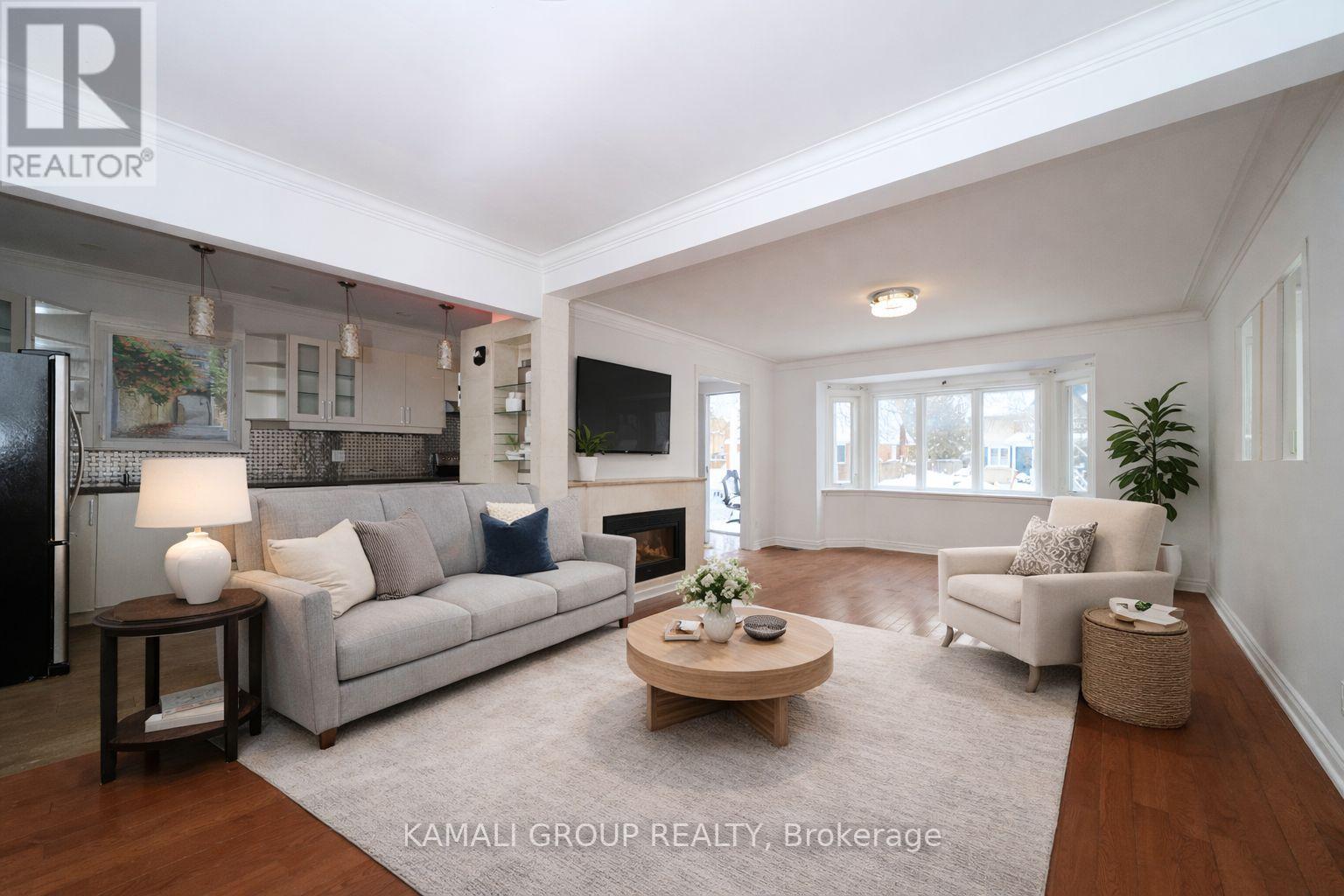 Main - 46 Centre Street E, Richmond Hill, Ontario  L4C 1A4 - Photo 2 - N12701178