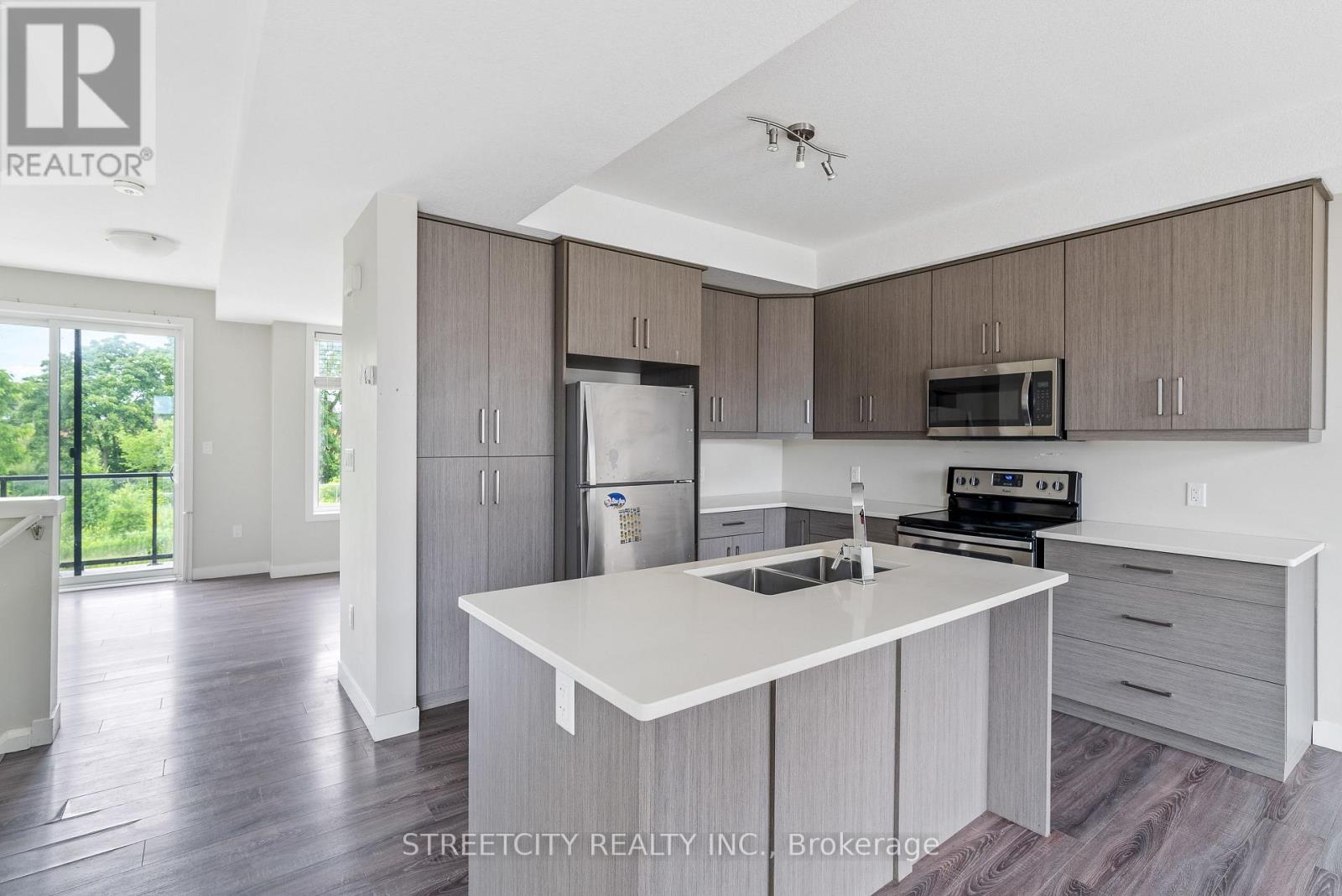 964 West Village Square, London North, Ontario  N6H 0J7 - Photo 12 - X12760804