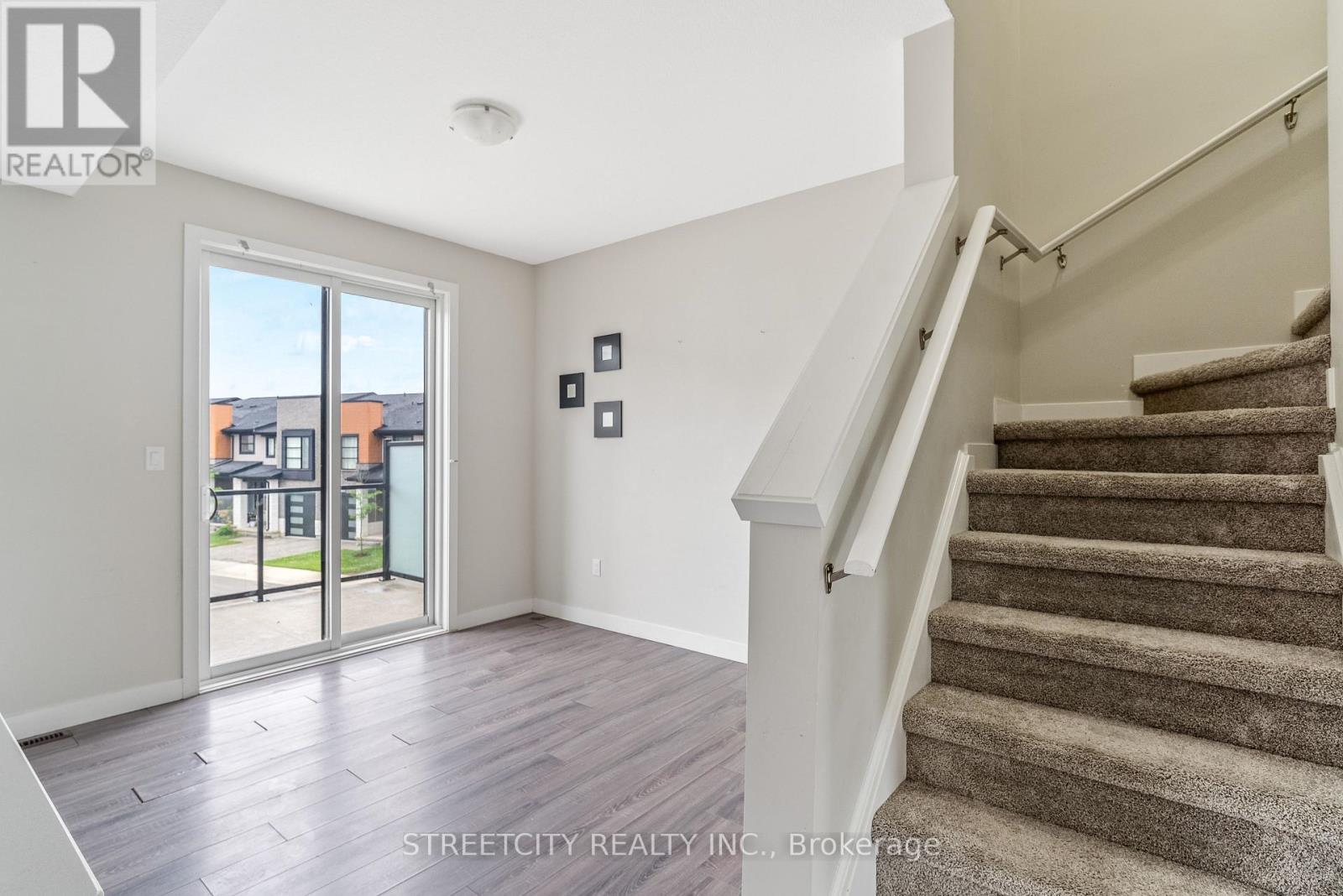 964 West Village Square, London North, Ontario  N6H 0J7 - Photo 14 - X12760804