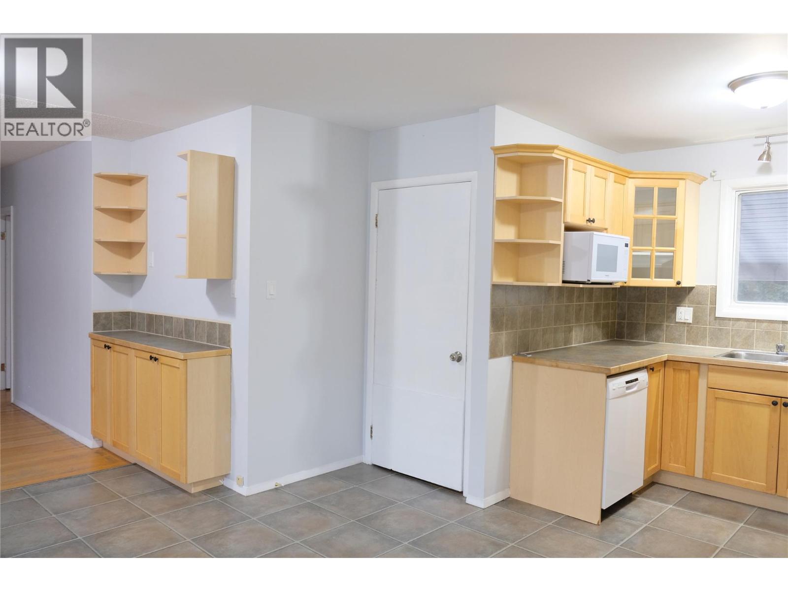 891 2nd Avenue, Fernie, British Columbia V0B 1M0 - Photo 11 - 10374948