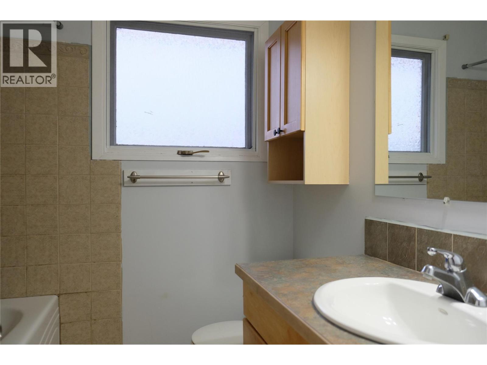 891 2nd Avenue, Fernie, British Columbia V0B 1M0 - Photo 17 - 10374948