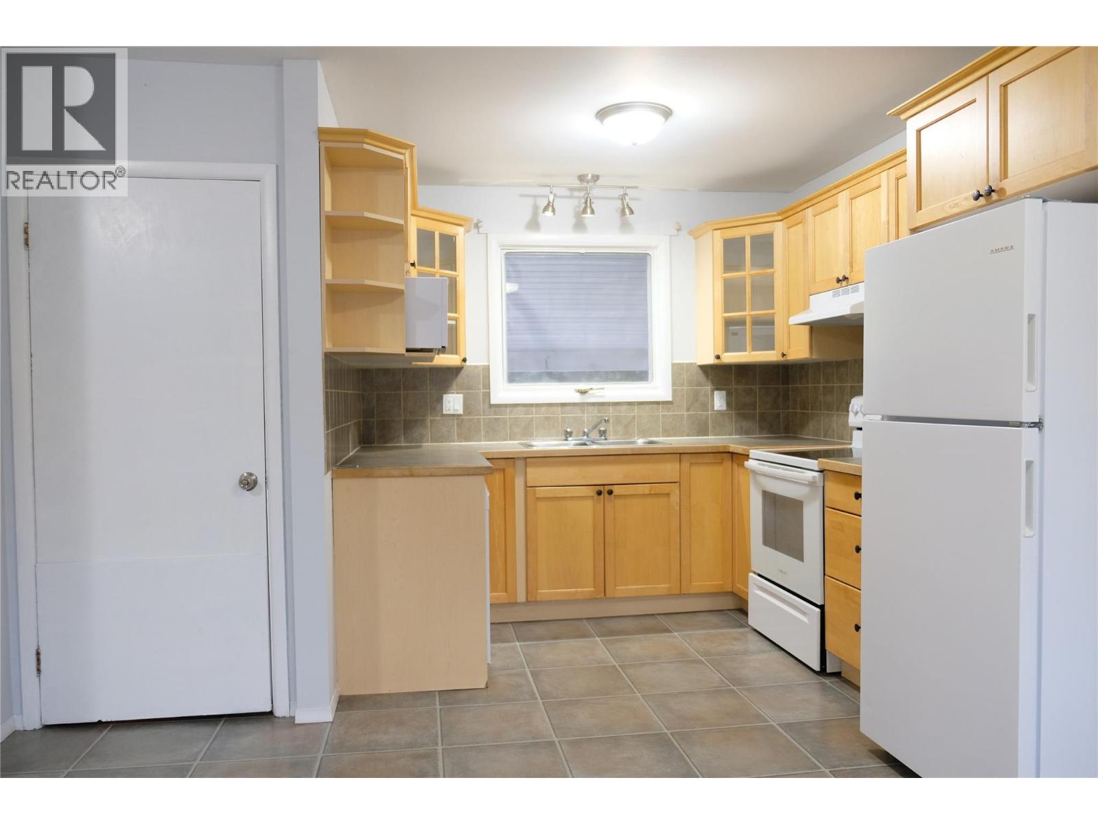 891 2nd Avenue, Fernie, British Columbia V0B 1M0 - Photo 8 - 10374948