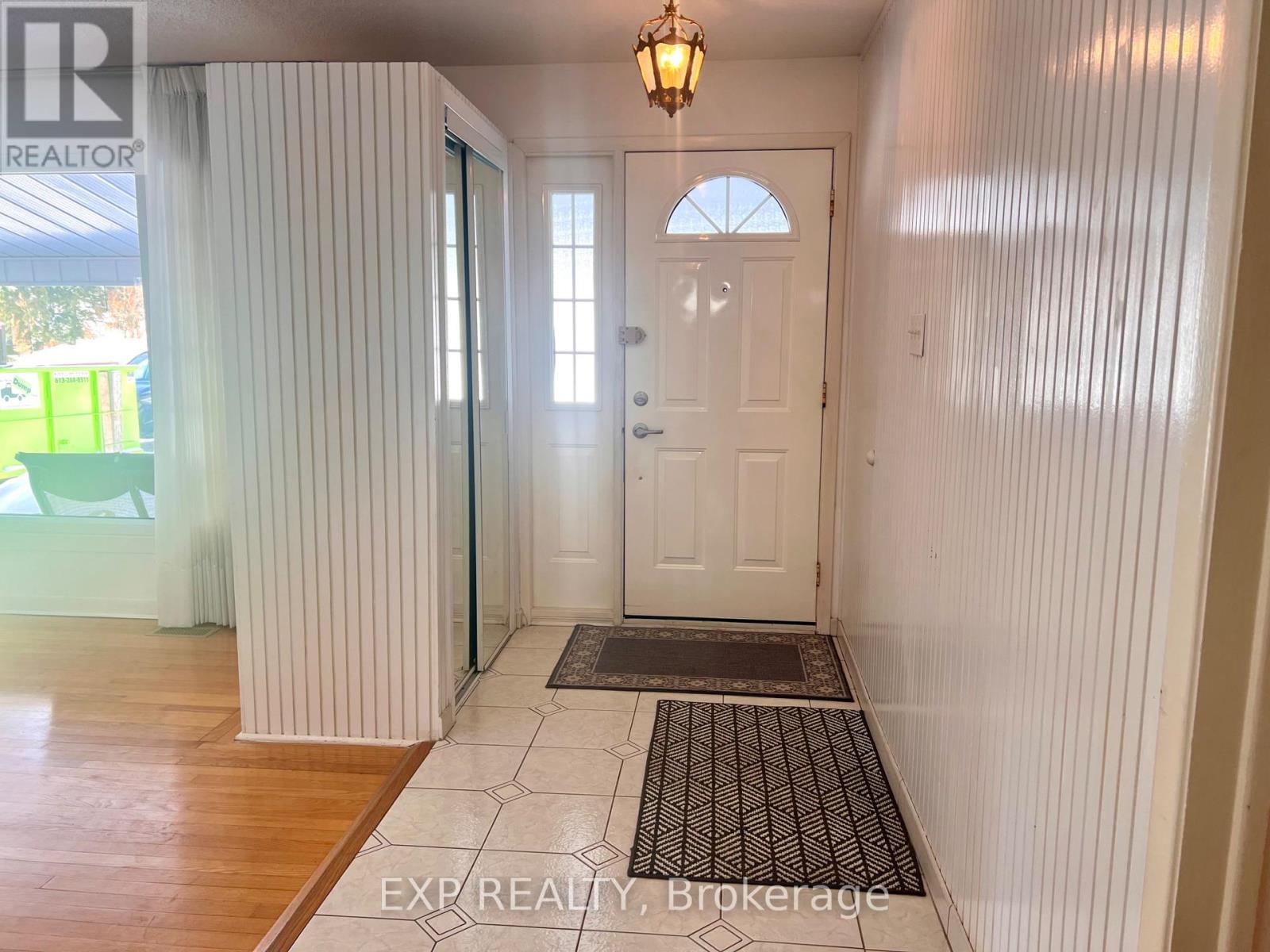 20 Wallford Way, Ottawa, Ontario  K2E 6B4 - Photo 5 - X12725562