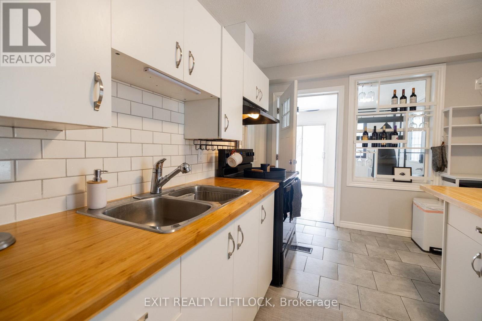 319 Gill Street, Orillia, Ontario  L3V 4K3 - Photo 5 - S12761714