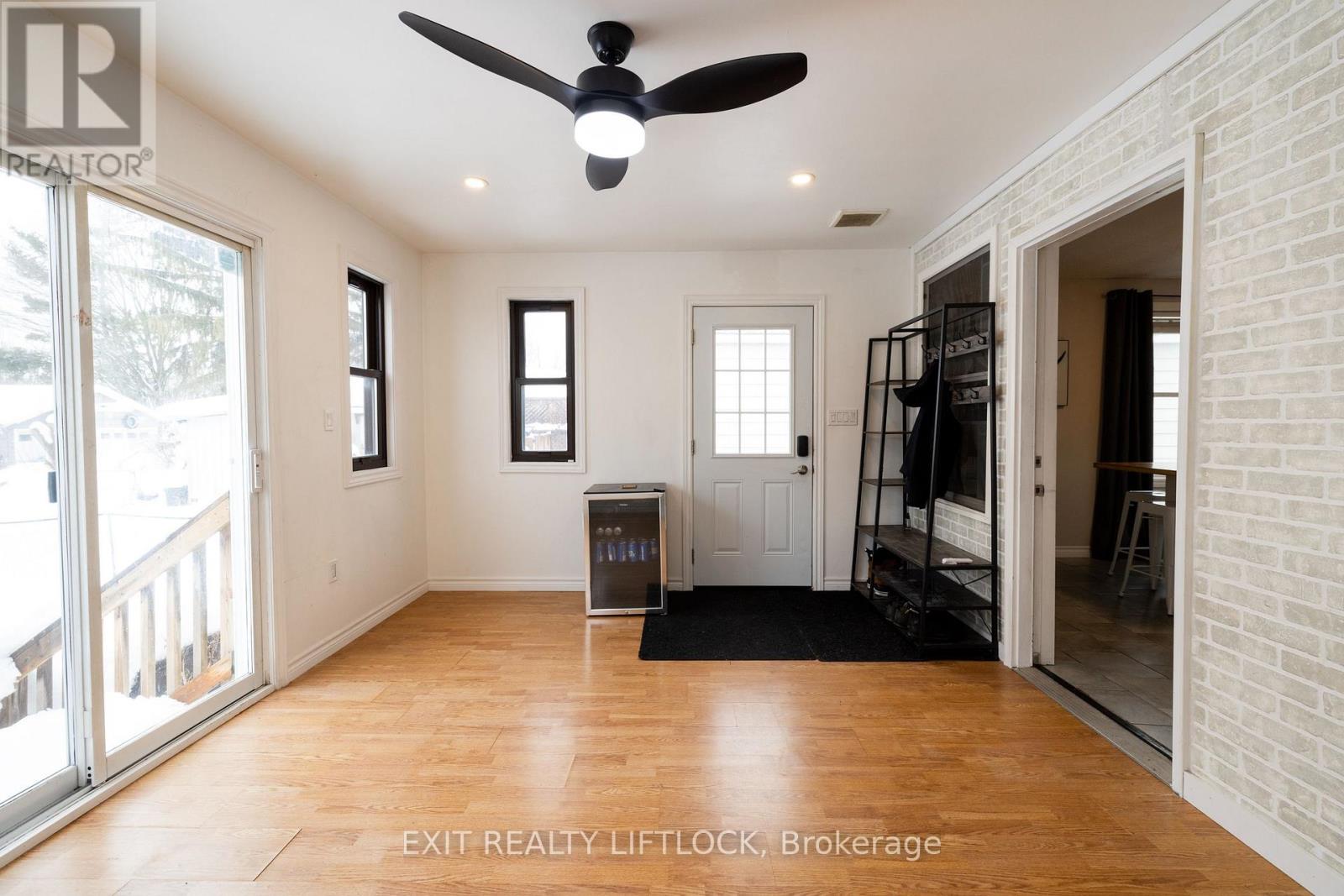 319 Gill Street, Orillia, Ontario  L3V 4K3 - Photo 9 - S12761714