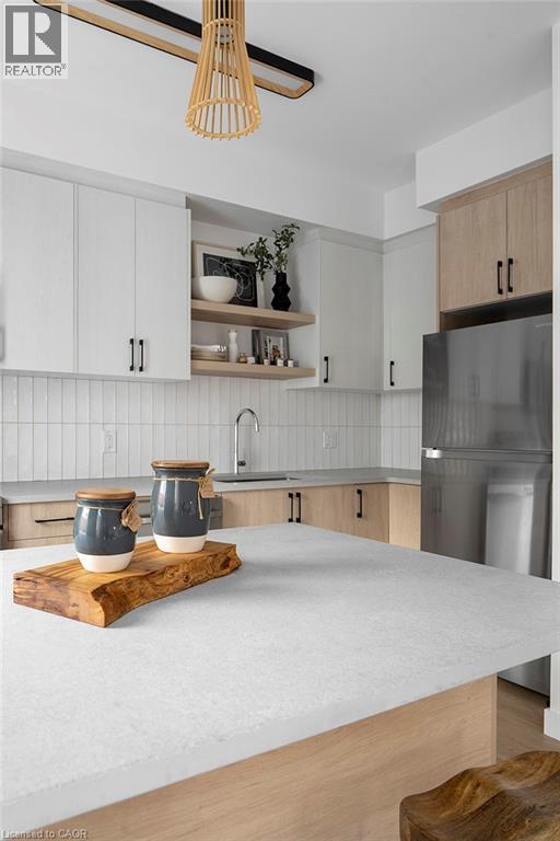 15 Cedar Street N Unit# 1, Kitchener, Ontario  N2H 2W7 - Photo 3 - 40803224