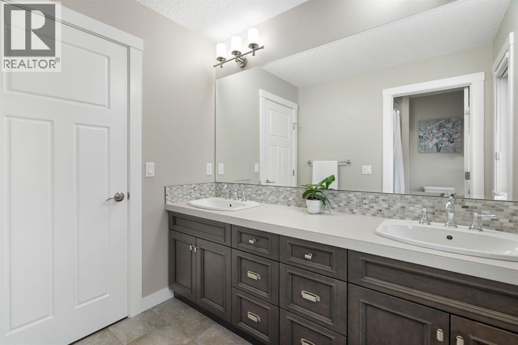 52 Elgin Estates View Se, Calgary, Alberta  T2Z 0Y4 - Photo 31 - A2282442