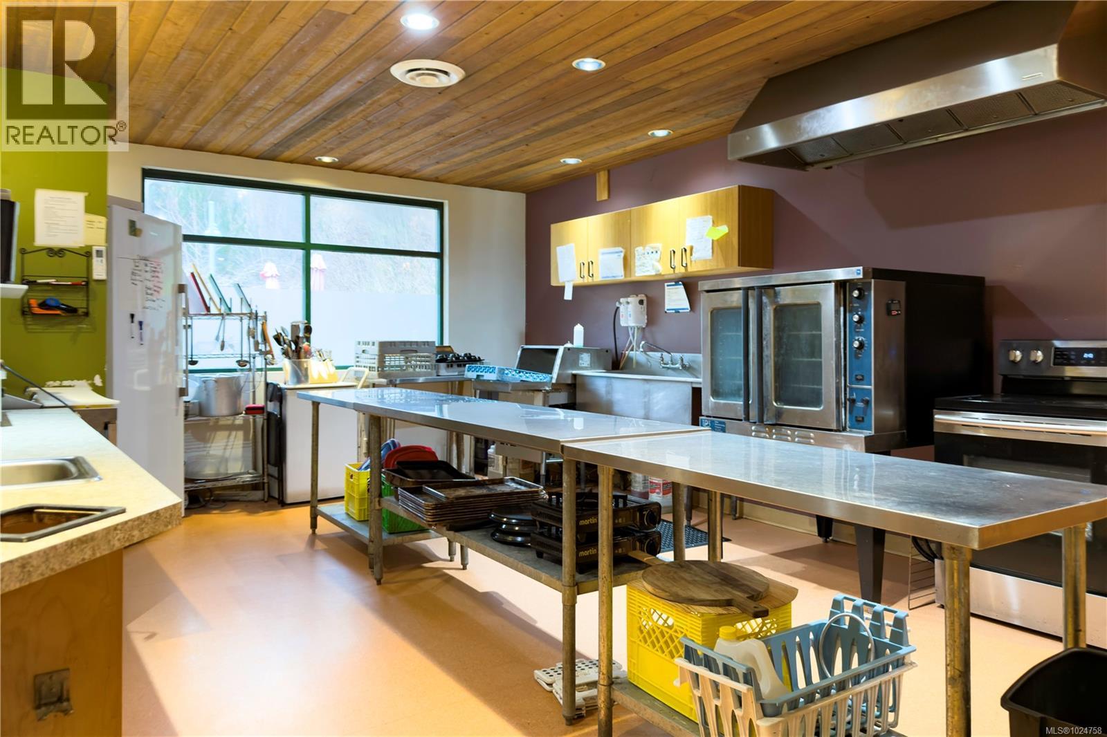 A 500 Industrial Park Pl, Gold River, British Columbia  V0P 1G0 - Photo 8 - 1024758