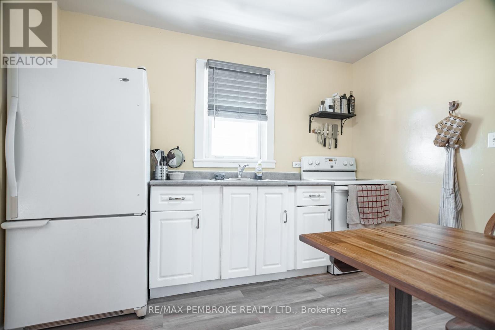 561 Hamilton Street W, Laurentian Valley, Ontario  K8A 6N9 - Photo 11 - X12761508