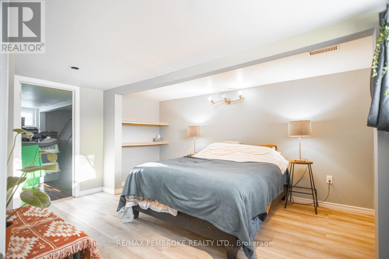 561 Hamilton Street W, Laurentian Valley, Ontario  K8A 6N9 - Photo 14 - X12761508