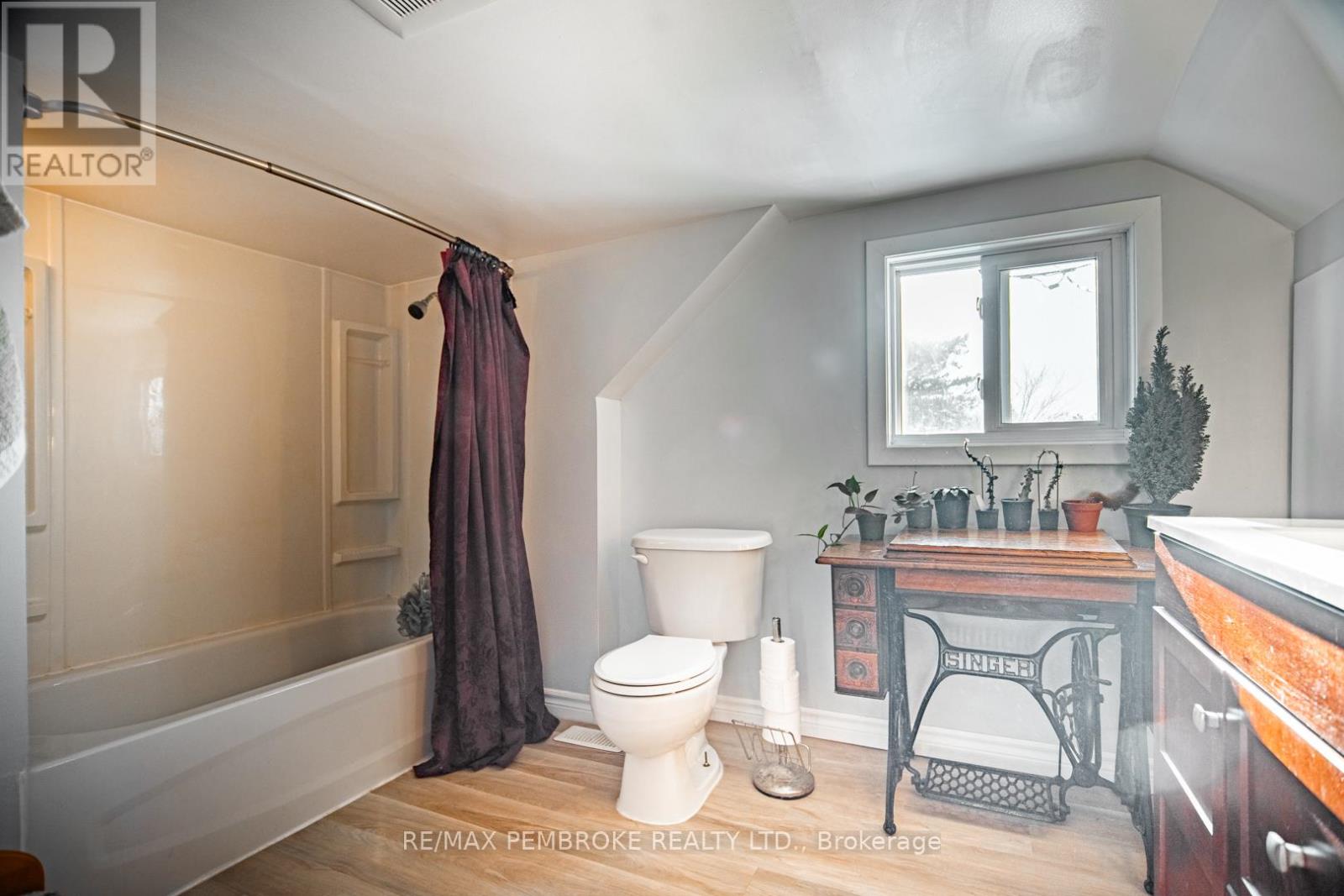 561 Hamilton Street W, Laurentian Valley, Ontario  K8A 6N9 - Photo 16 - X12761508