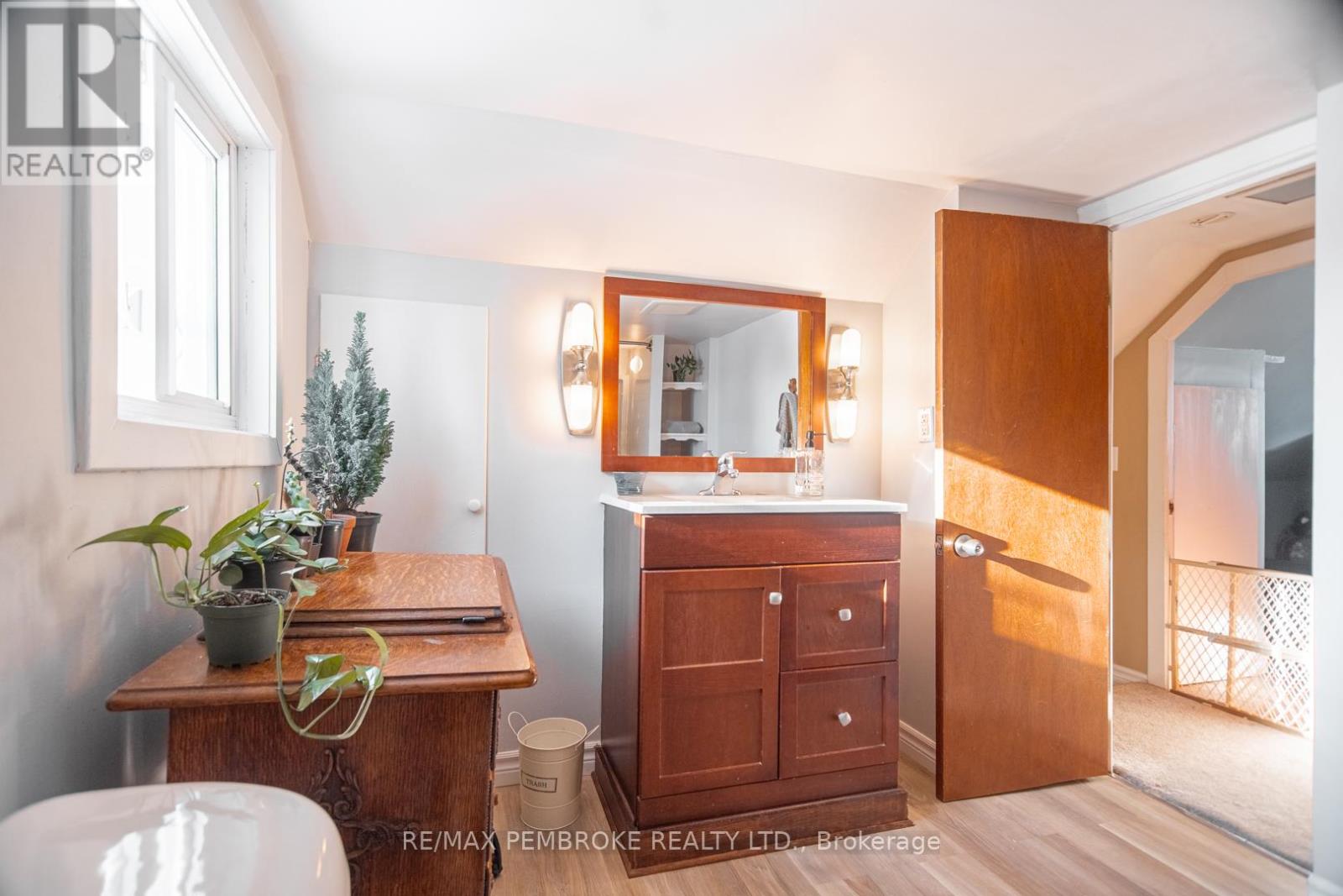 561 Hamilton Street W, Laurentian Valley, Ontario  K8A 6N9 - Photo 17 - X12761508