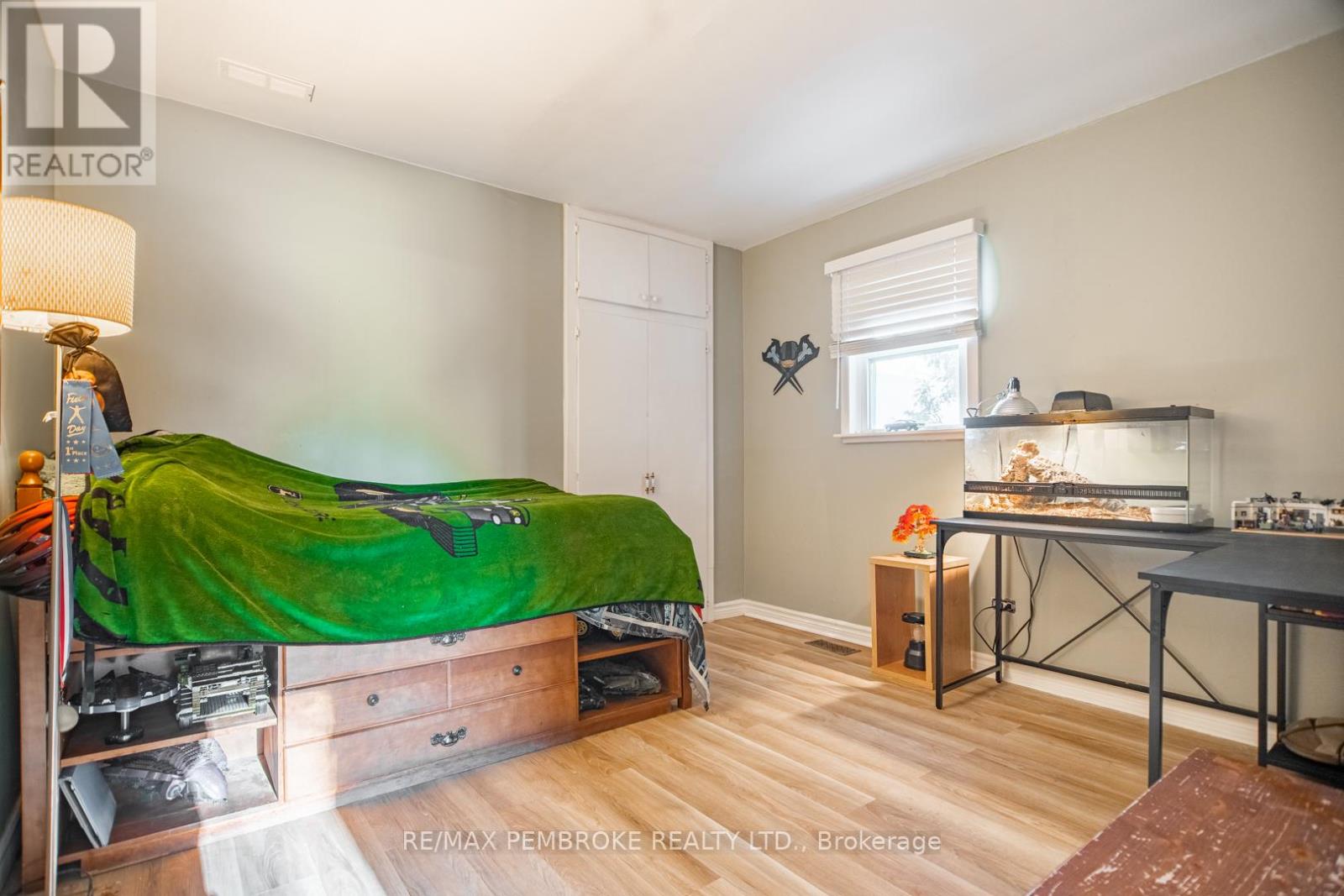 561 Hamilton Street W, Laurentian Valley, Ontario  K8A 6N9 - Photo 5 - X12761508