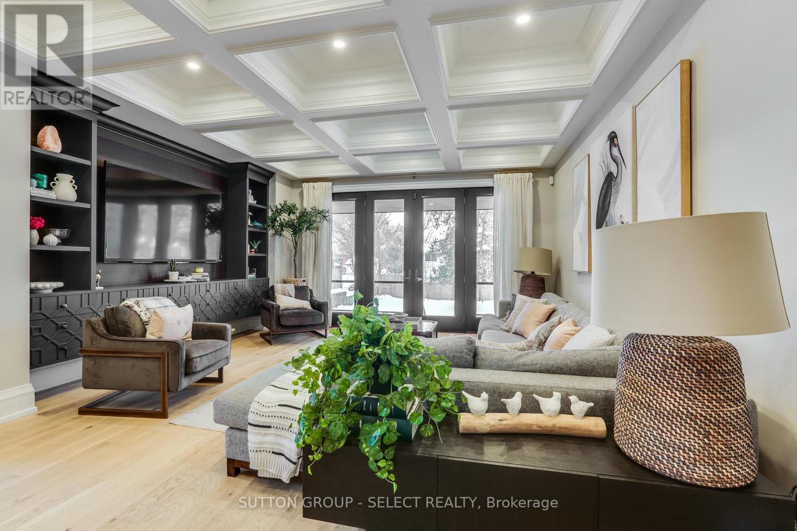 Photo 12 of 49 for 562 Dufferin Avenue