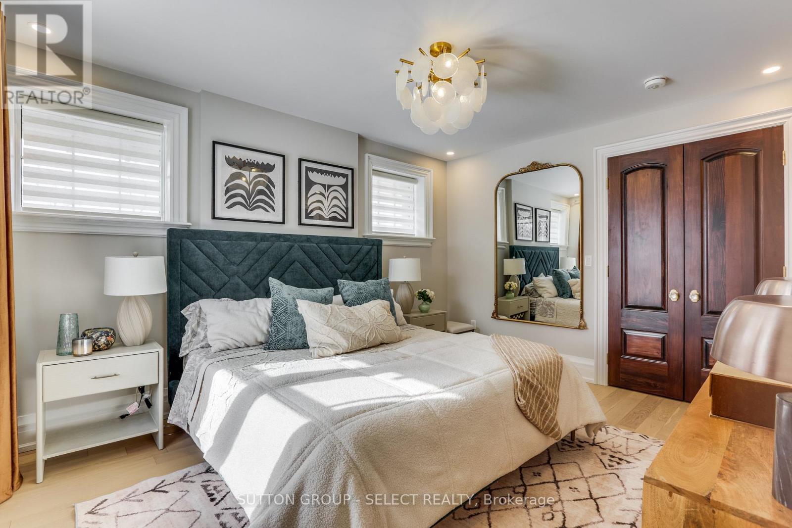 Photo 18 of 49 for 562 Dufferin Avenue