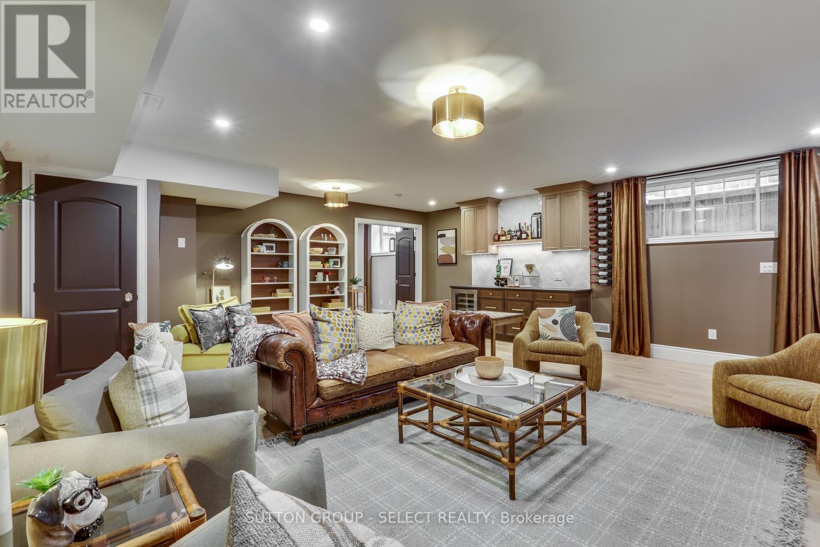 Photo 37 of 49 for 562 Dufferin Avenue