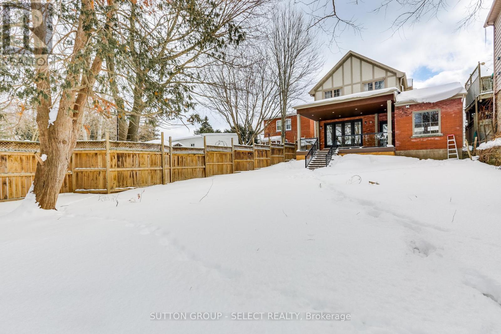 Photo 45 of 49 for 562 Dufferin Avenue