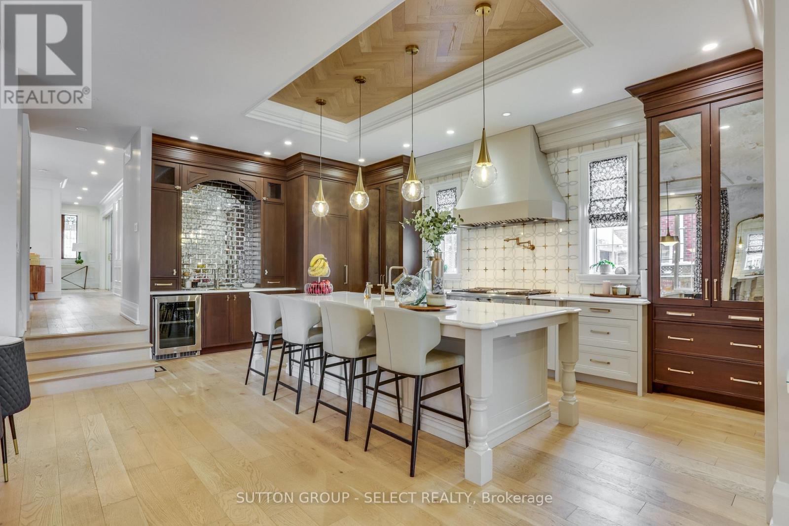 Photo 7 of 49 for 562 Dufferin Avenue