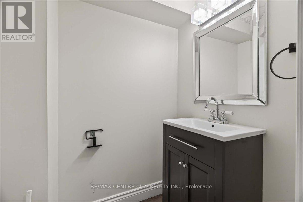 45 Chaucer Road, London South, Ontario  N6K 1V4 - Photo 32 - X12761752