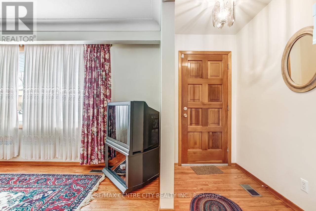 18 Porter Place, St. Thomas, Ontario  N5R 5L5 - Photo 2 - X12761768