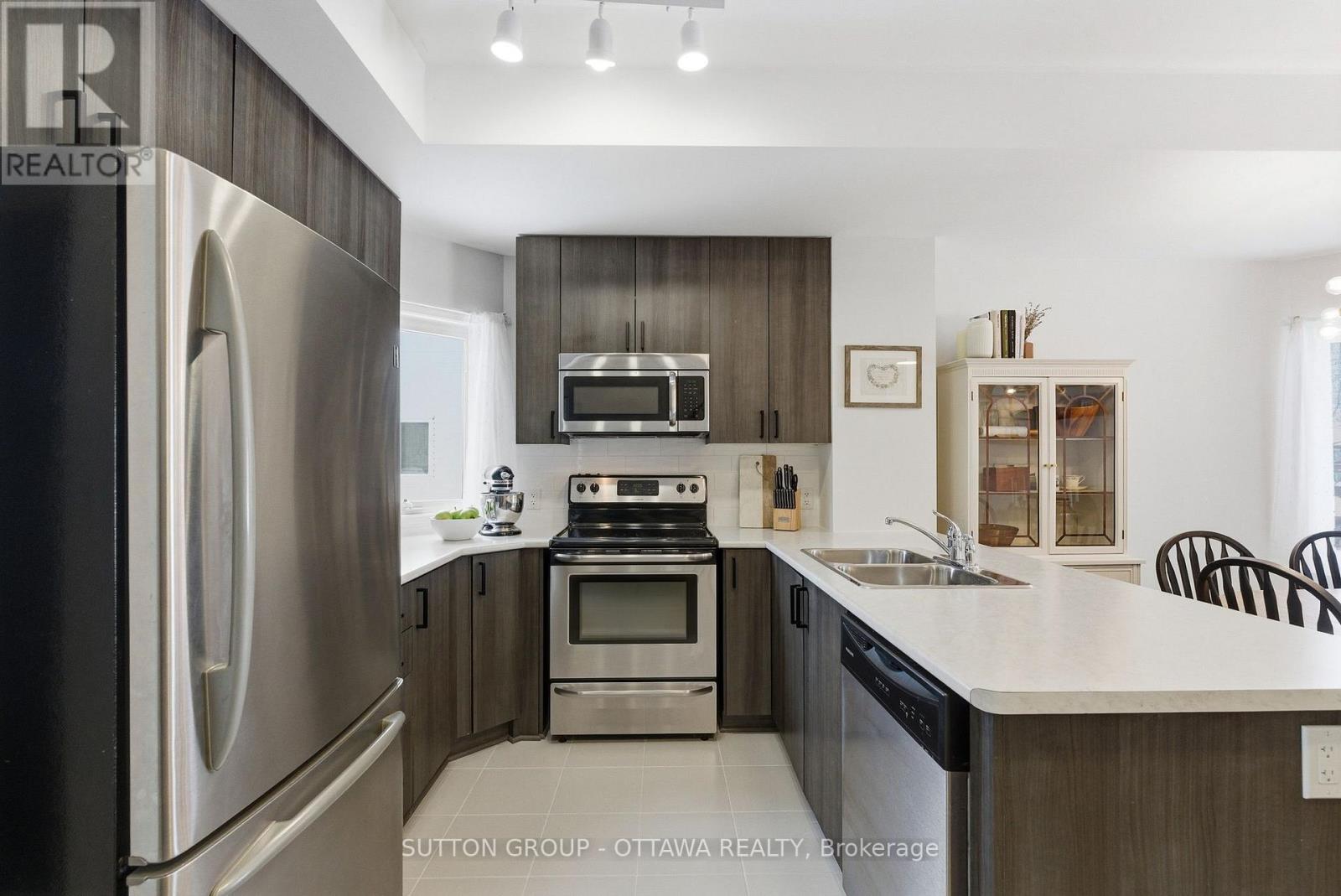 249 Fir Lane, North Grenville, Ontario  K0G 1J0 - Photo 4 - X12761336