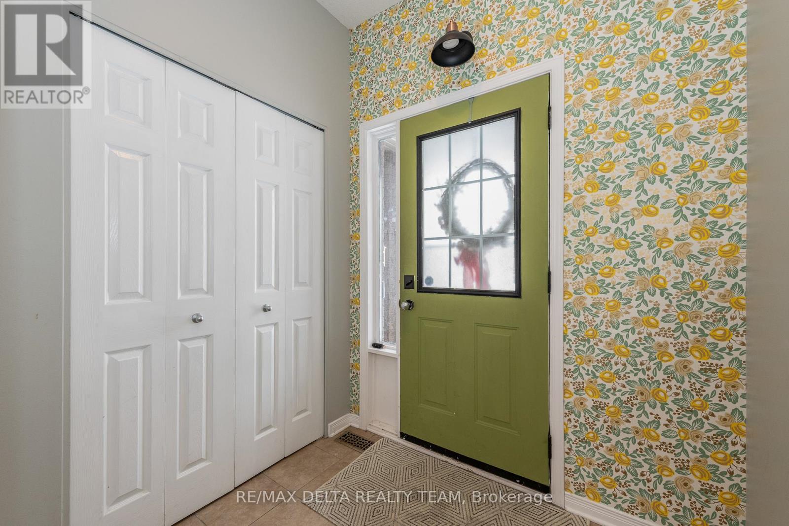 152 Ludlowe Street, Ottawa, Ontario  K4A 5C7 - Photo 4 - X12761412