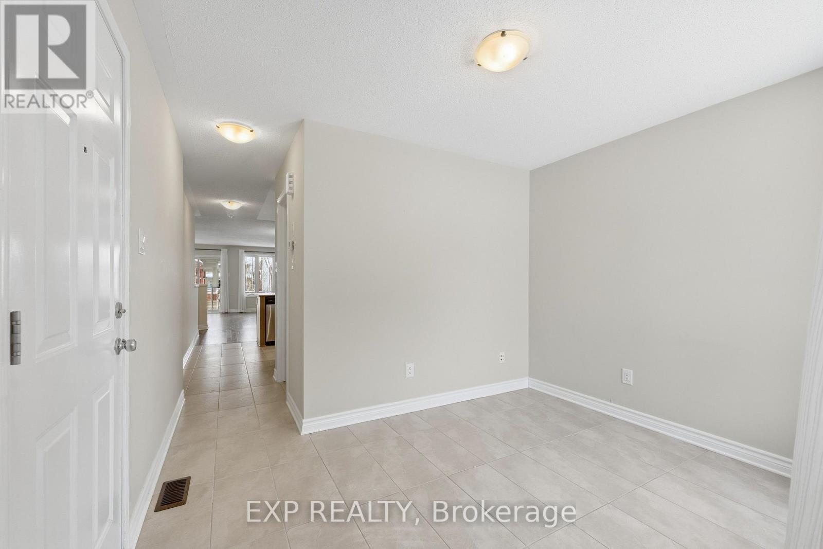 634 Danaca Private, Ottawa, Ontario  K1K 2V7 - Photo 4 - X12761578