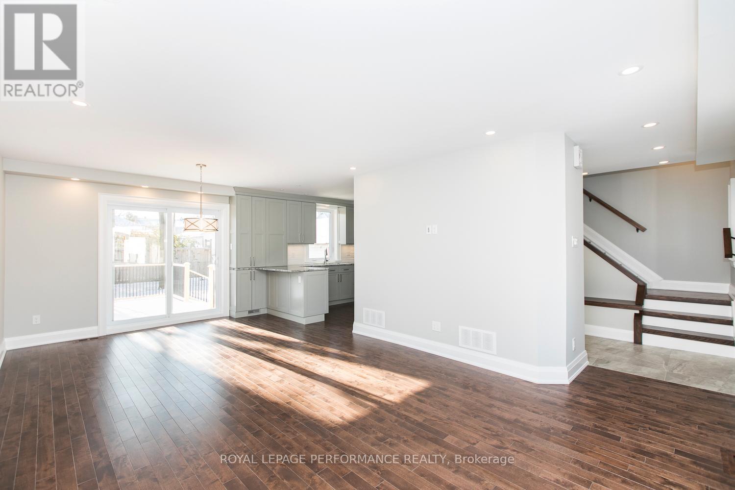 22 Wolff Street, Ottawa, Ontario  K1K 1K7 - Photo 4 - X12761742