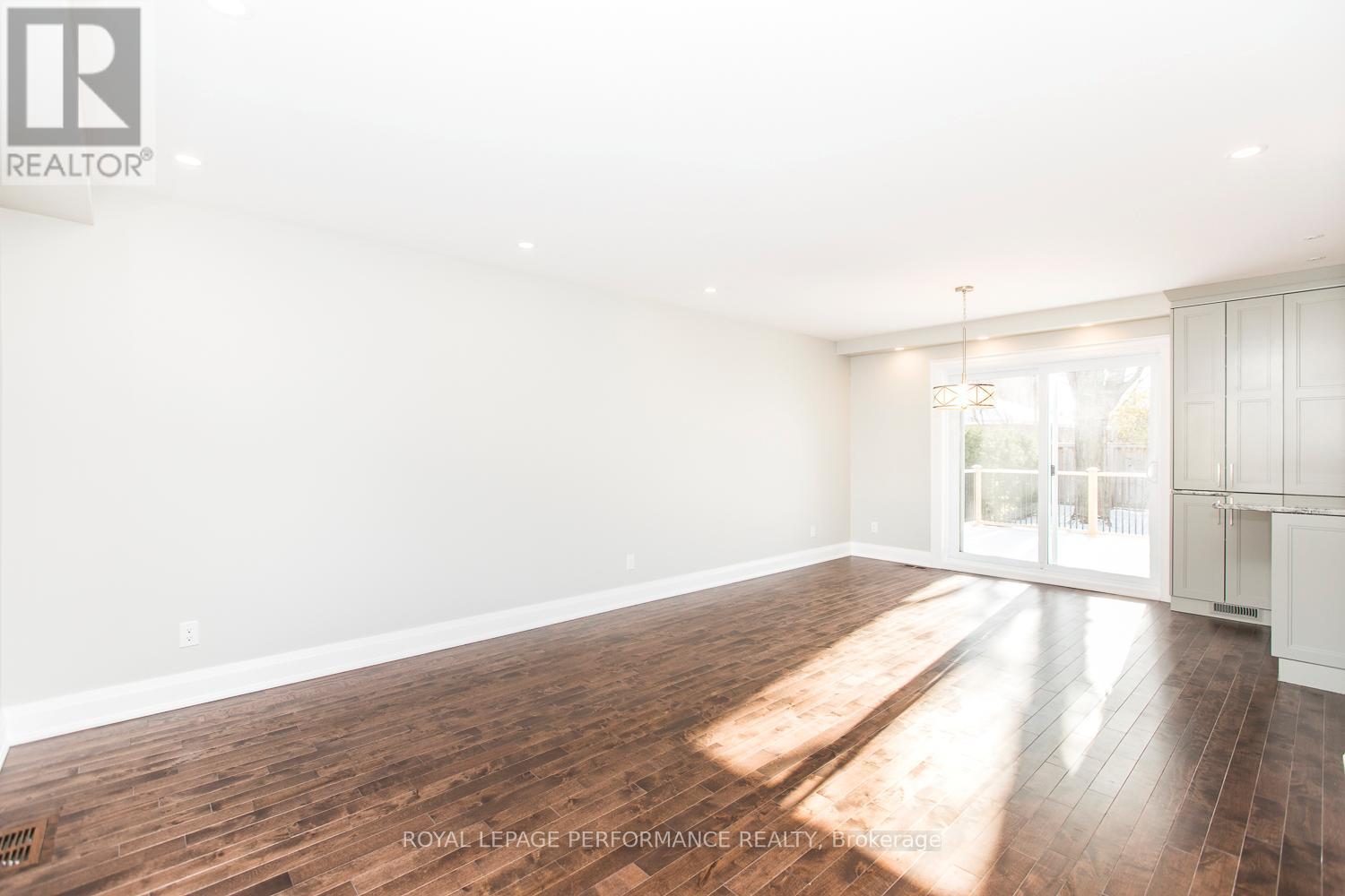 22 Wolff Street, Ottawa, Ontario  K1K 1K7 - Photo 5 - X12761742