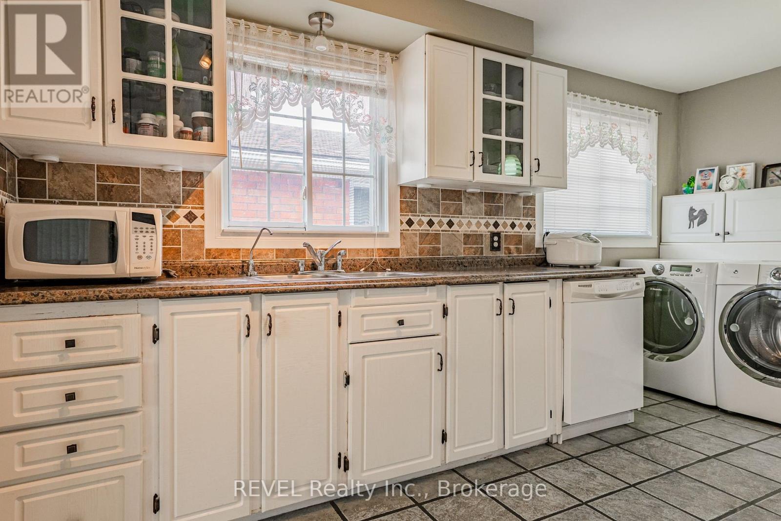 Upper - 6495 Pitton Road, Niagara Falls, Ontario  L2H 1Z9 - Photo 10 - X12761518