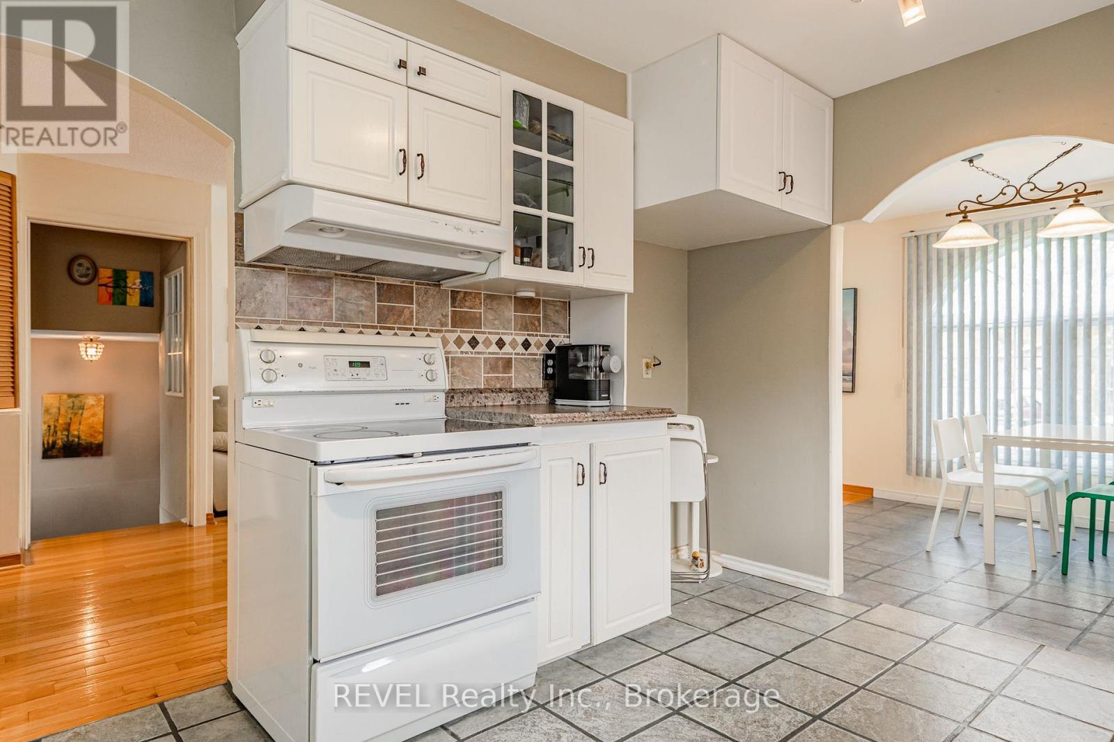 Upper - 6495 Pitton Road, Niagara Falls, Ontario  L2H 1Z9 - Photo 11 - X12761518