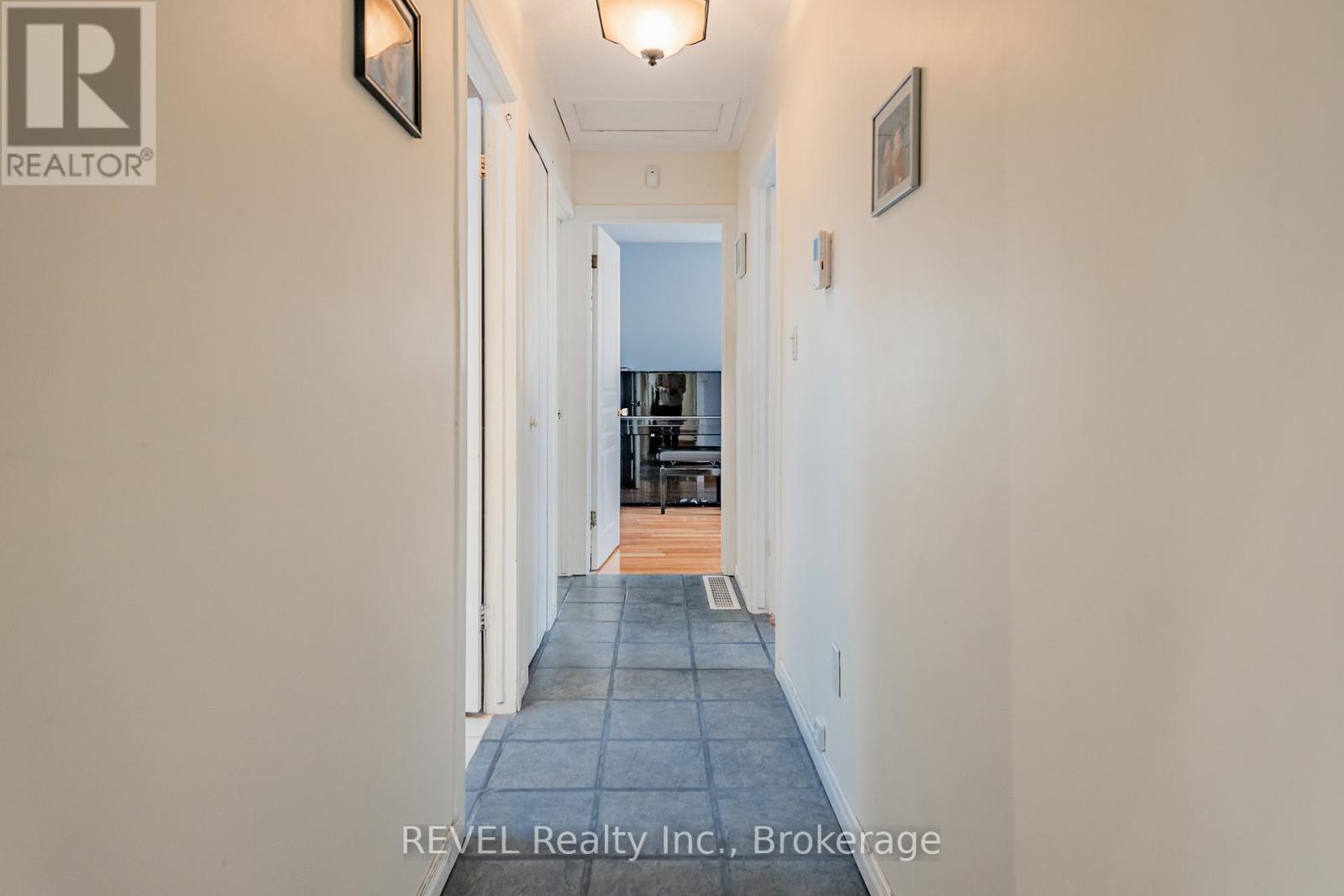 Upper - 6495 Pitton Road, Niagara Falls, Ontario  L2H 1Z9 - Photo 13 - X12761518