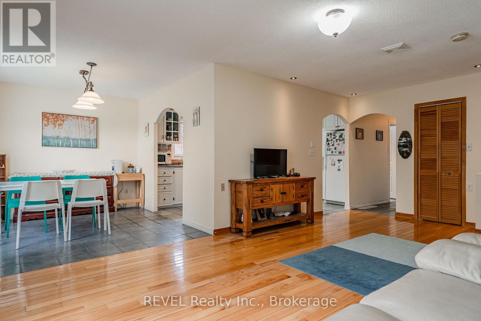 Upper - 6495 Pitton Road, Niagara Falls, Ontario  L2H 1Z9 - Photo 5 - X12761518