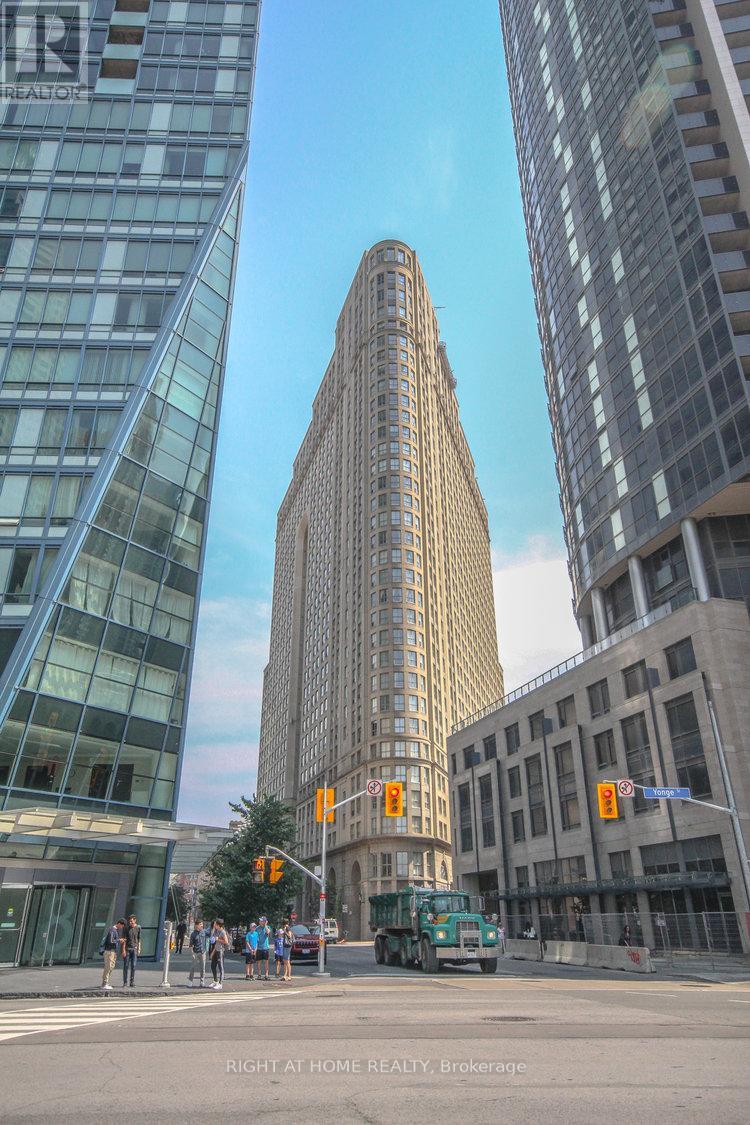 320 - 25 THE ESPLANADE, Toronto, Ontario